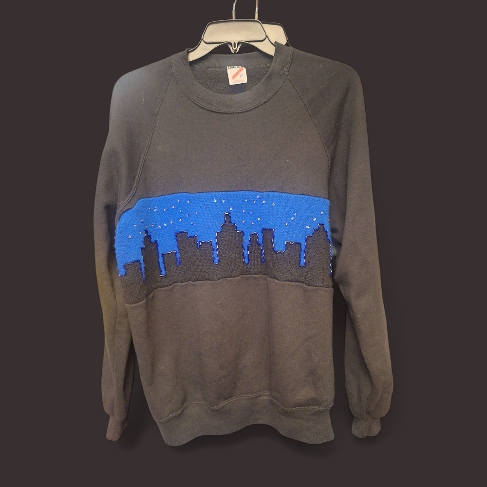 Jerzees Crewneck New York Skyline Vintage Sweatshirt - Black and Blue.